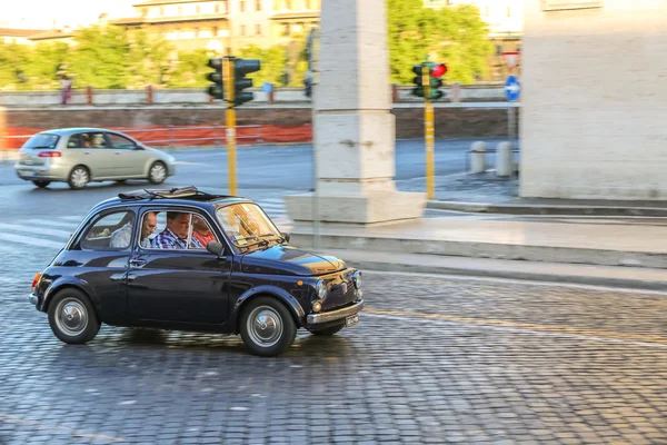 Rally of vintage economy car Fiat 500 – stockfoto