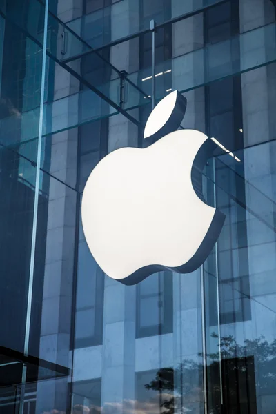 Apple store logo in New York City — Stock Photo, Image