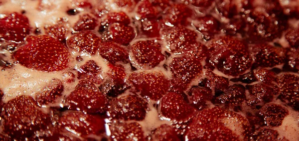 Nahaufnahme Von Erdbeergelee Die Einem Topf Kocht Zubereitung Von Erdbeergelee — Stockfoto