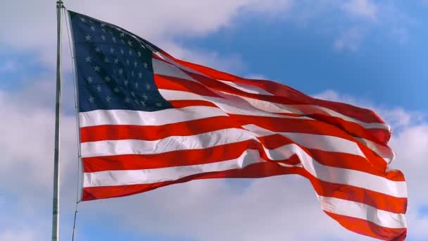 Amerikansk flagga viftar i vind videofilmer, 4k — Stockvideo