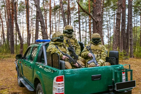 Сили спеціального призначення в задній частині пікап — стокове фото