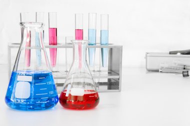 Tıbbi cihazlar ve aygıtlar