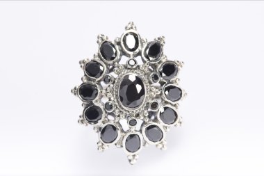 Gümüş, altın ve taş tarafından el yapımı içeren yerel takı.