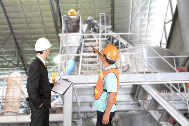 Üretim kontrol mühendisi ve Denetçiler.