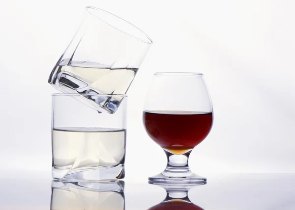 Trois verres avec whisky et cognac — Photo