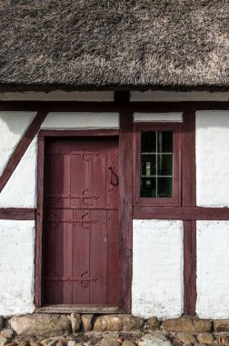 eski kırmızı kapı