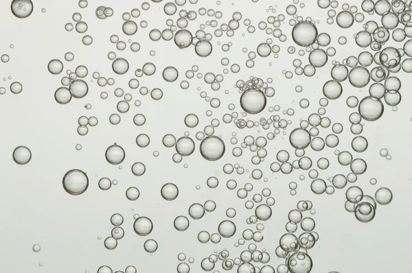 Birçok küçük hava kabarcıkları