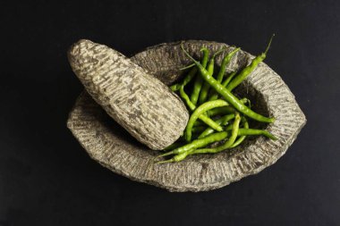 Taş tokmağı ya da öğütücü otlar, zencefil ve soğuk öğütülmeye hazır.. 