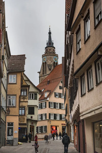 독일의 2017 중세의 골목에 세인트 Stiftskicche Georg 타워가 마을의 전형적 — 스톡 사진