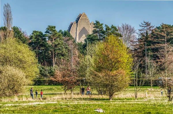 Bispebjerg Kirkegard Bispebjerg Landsbygdskyrkogård Eller Kyrkogård Med Grundtvigs Kirke Grundtvigs Stockfoto