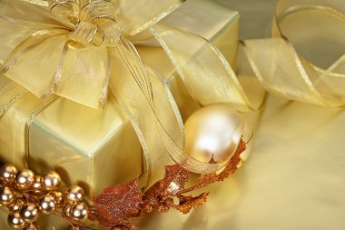 Altın christmas hediye kutuları