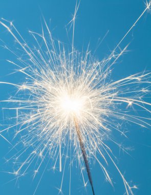 O, kızgın bir maytapın üstünde,