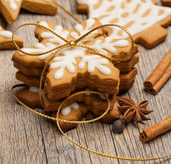 Kue Gingerbread berbentuk kepingan salju — Stok Foto