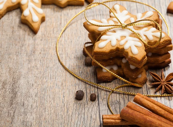 Snowflake shaped Gingerbread cookies — Stock Photo, Image