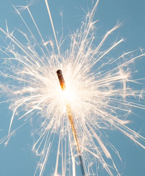 Tutup dari sebuah sparkler yang terbakar — Stok Foto