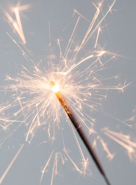 Tutup dari sebuah sparkler yang terbakar — Stok Foto