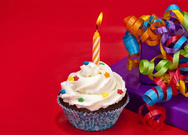 Delicious birthday cupcake with candle — Stock Photo, Image