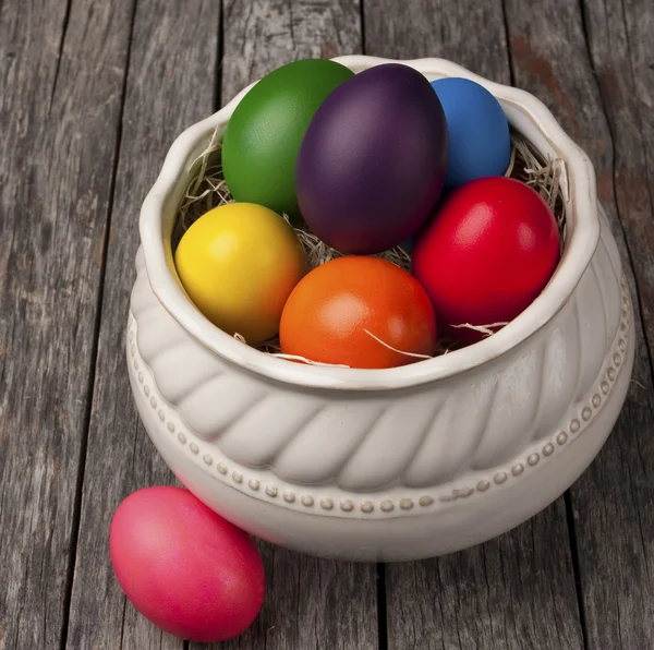 Zářivě barevné velikonoční vajíčka — Stock fotografie