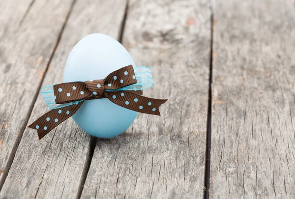 Cute Easter Egg with Bow — Stock Photo, Image