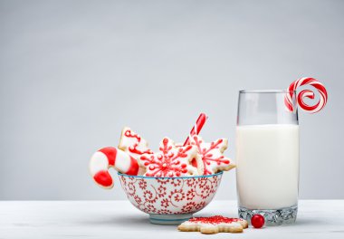 süt ve Noel kurabiyeleri