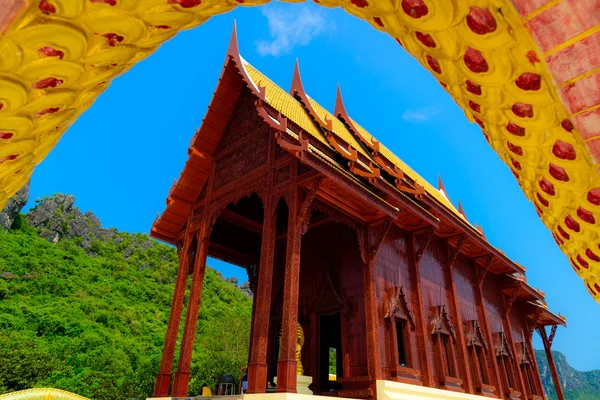 Houten pagode in tempel van Thailand — Stockfoto