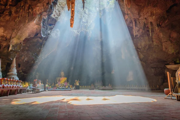 Khao luang grot in phetchaburi, thailand — Stockfoto