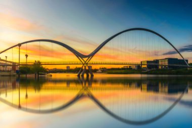 Bulanık görüntü Infinity Köprüsü'nde Günbatımı içinde Stockton-on-Tees, İngiltere