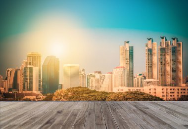 Şehir merkezinde ile gündüz, ahşap geçit Tayland Bangkok şehir. Vintage sesi