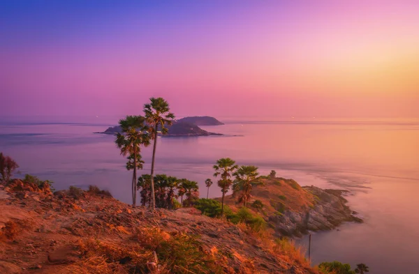 Phromthep cap point de vue au crépuscule ciel à Phuket, Thaïlande — Photo