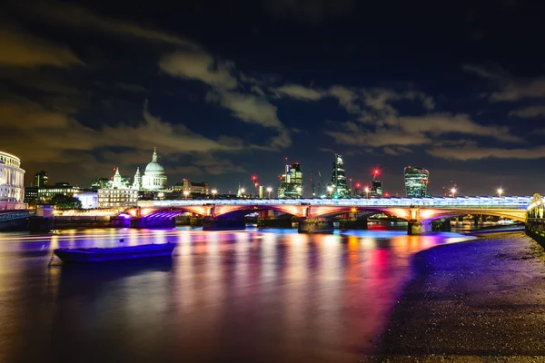 Blackfriars bridge bij nacht, London, Verenigd Koninkrijk — Stockfoto