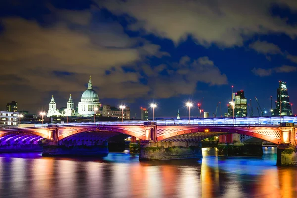 밤, 런던, 영국에서 Blackfriars 브리지 — 스톡 사진