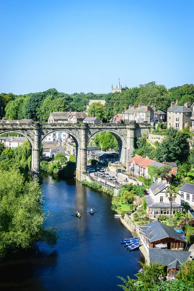 Vue du viaduc ferroviaire au-dessus de la rivière Nidd, Knaresborogh, Yorkshire du Nord, Angleterre. Royaume Uni . — Photo