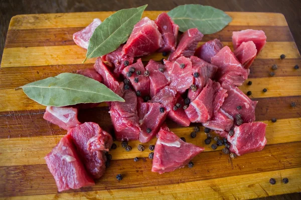 Carne suculenta crua saborosa — Fotografia de Stock