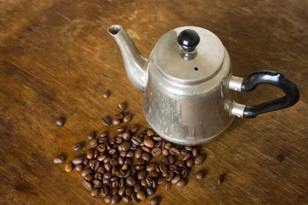 Vintage teapot coffee beans — Stock Photo, Image