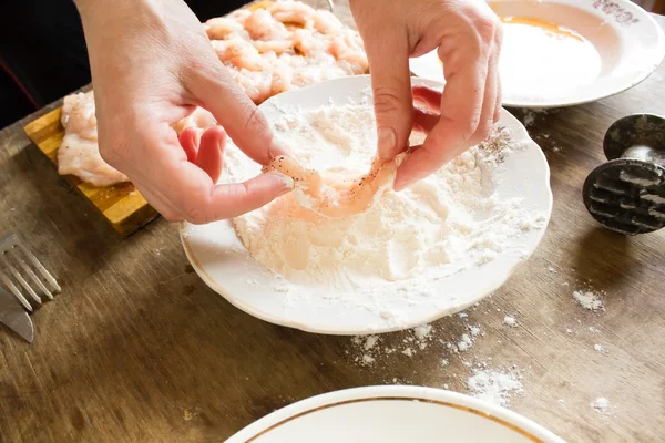 Unu çiğ tavuk fileto