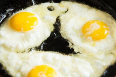 sahanda yumurta kadar güneşli tarafı