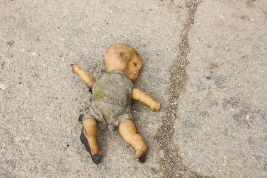 Eski kewpie bebek yandı