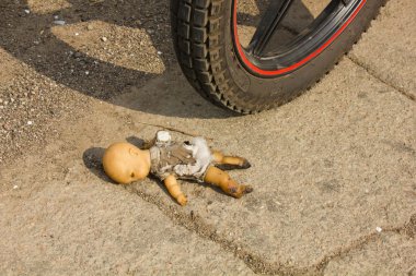 Eski kewpie bebek yandı