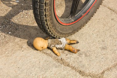 Eski kewpie bebek yandı