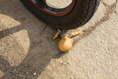 Eski kewpie bebek yandı