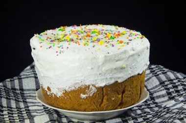 Paskalya kek üzerine toz