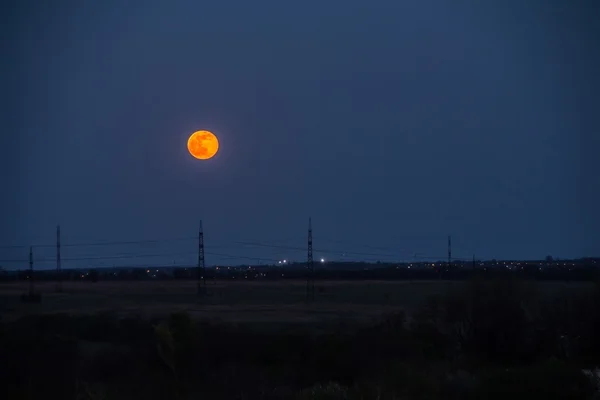 Luna llena en el cielo oscuro — Foto de Stock