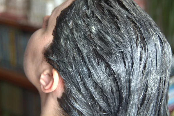 Barvení v salonu krásy vlasů — Stock fotografie