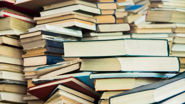 çeşitli kitaplar görünümü kapatın