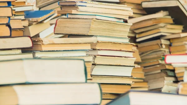 çeşitli kitaplar görünümü kapatın