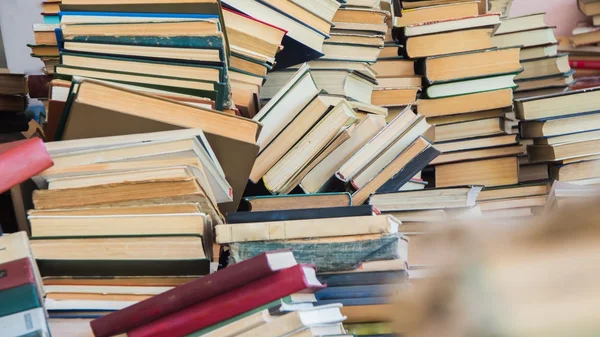 çeşitli kitaplar görünümü kapatın