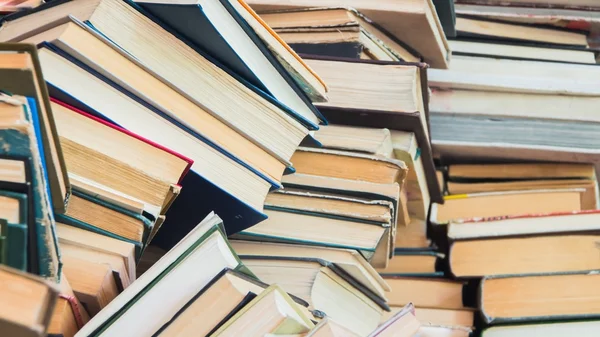 çeşitli kitaplar görünümü kapatın