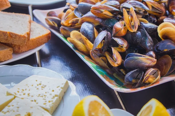 Delicioso queso en la mesa — Foto de Stock