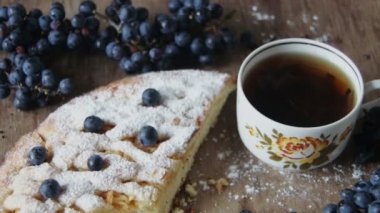 Elmalı pasta krema şeker ve üzüm ile