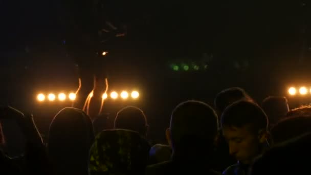 1 juni 2018 - Svidivok by, Ukraina: Tarasova Gora, Moto bike Festival, en rockkonsert där publiken vilar. — Stockvideo